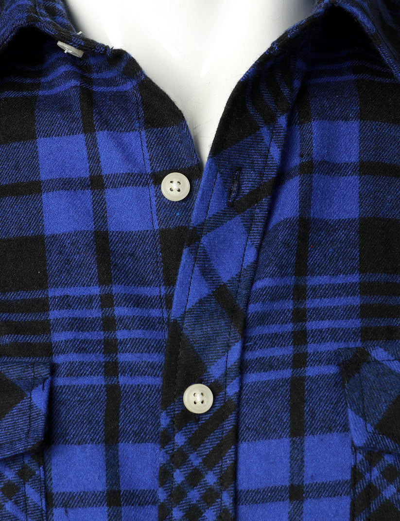 Camisa elegante aos quadrados