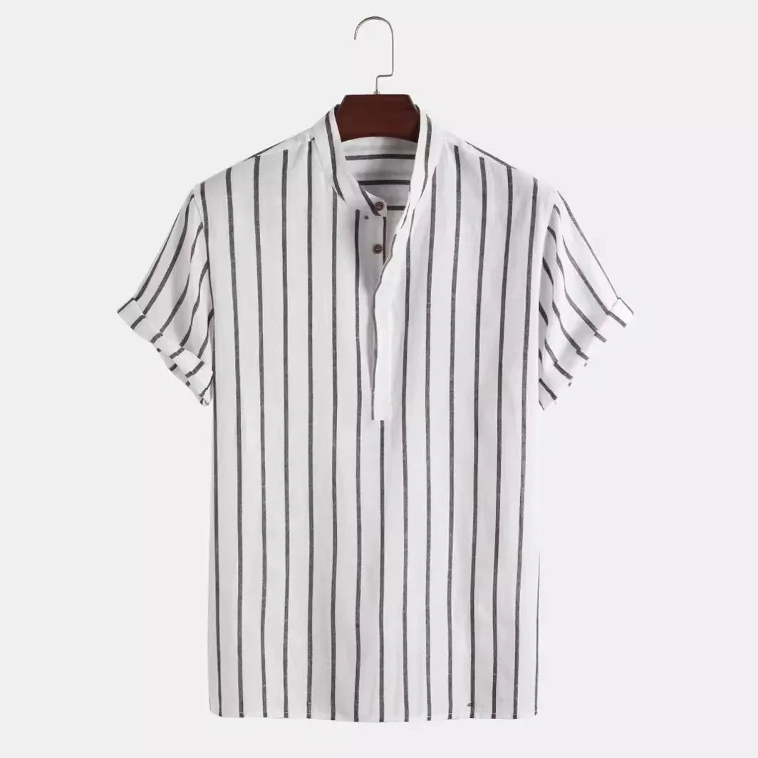Camisa elegante de manga curta às riscas
