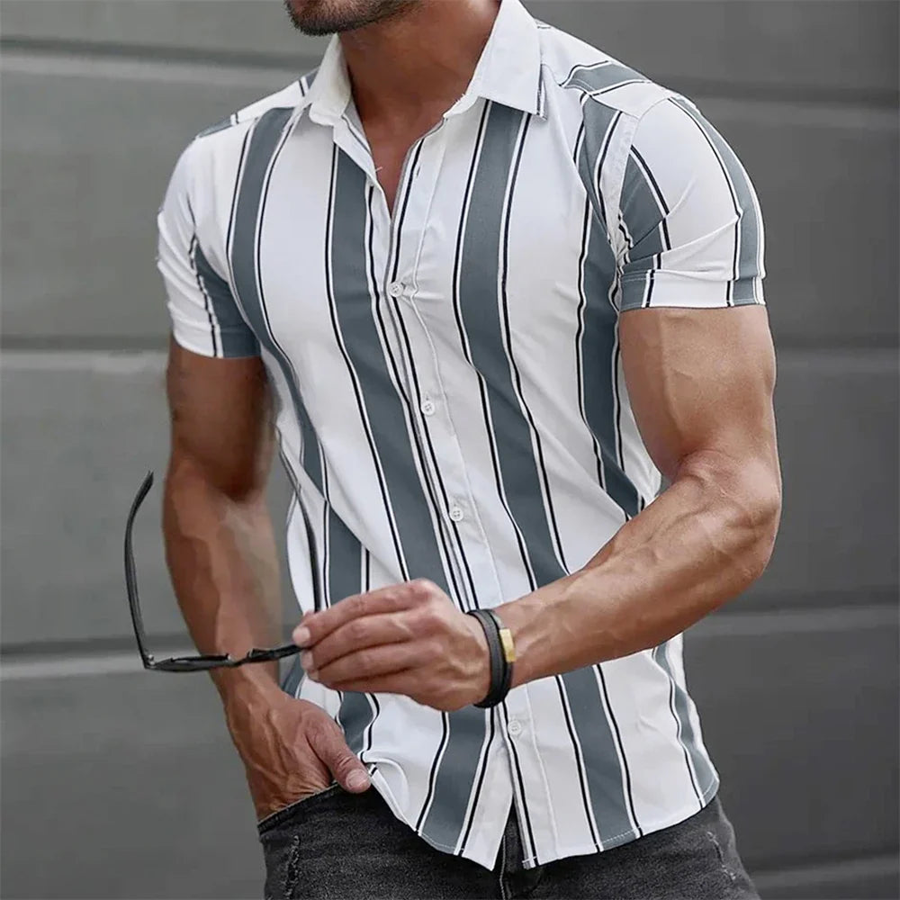 Camisa de verão às riscas de manga curta