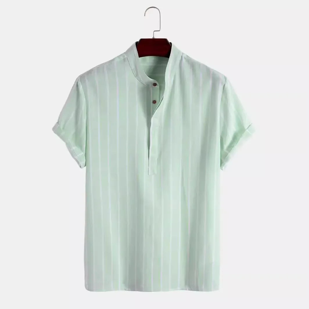 Camisa elegante de manga curta às riscas