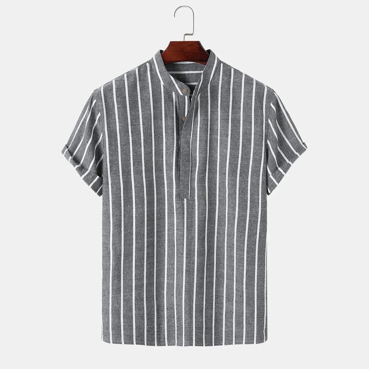 Camisa elegante de manga curta às riscas